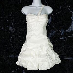Windsor Vintage White One-Shoulder Sweatheart Neckline Sequin Puffy Cloud Dress